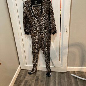 Nick & Nora cheetah footie full body pajama jumpsuit small